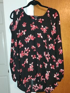 Roz & Ali Black Blouse with Pink Floral Print & Razor Cut Sleeves